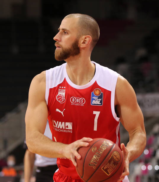 员也在这场 员也在这场